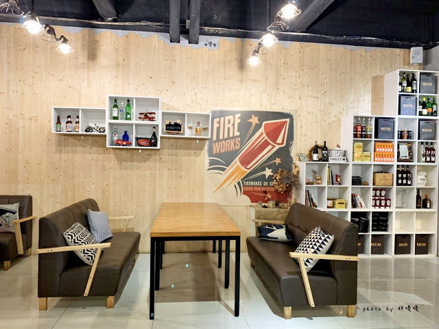 【台北 內湖】Mastro Cafe🔱內湖科學園區附近的美式餐酒館，空間寬敞舒適，肉品滋味啵兒棒，鮮奶油融雪蛋糕也口味也很棒，燈光美、氣氛佳的用餐好場所😉