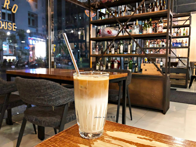 【台北 內湖】Mastro Cafe🔱內湖科學園區附近的美式餐酒館，空間寬敞舒適，肉品滋味啵兒棒，鮮奶油融雪蛋糕也口味也很棒，燈光美、氣氛佳的用餐好場所😉