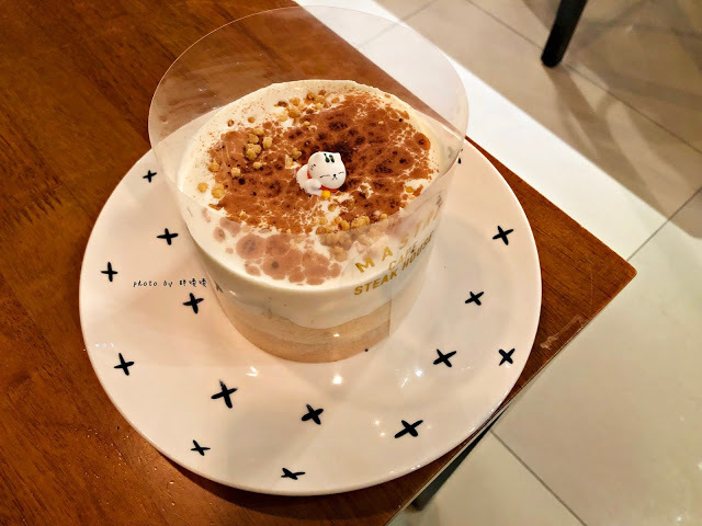 【台北 內湖】Mastro Cafe🔱內湖科學園區附近的美式餐酒館，空間寬敞舒適，肉品滋味啵兒棒，鮮奶油融雪蛋糕也口味也很棒，燈光美、氣氛佳的用餐好場所😉