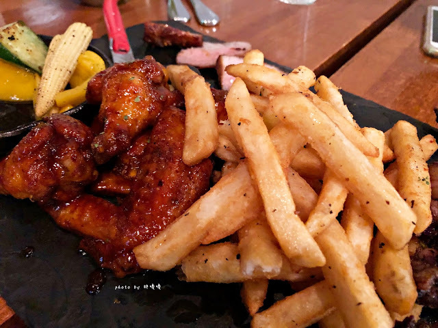 【台北 內湖】Mastro Cafe🔱內湖科學園區附近的美式餐酒館，空間寬敞舒適，肉品滋味啵兒棒，鮮奶油融雪蛋糕也口味也很棒，燈光美、氣氛佳的用餐好場所😉