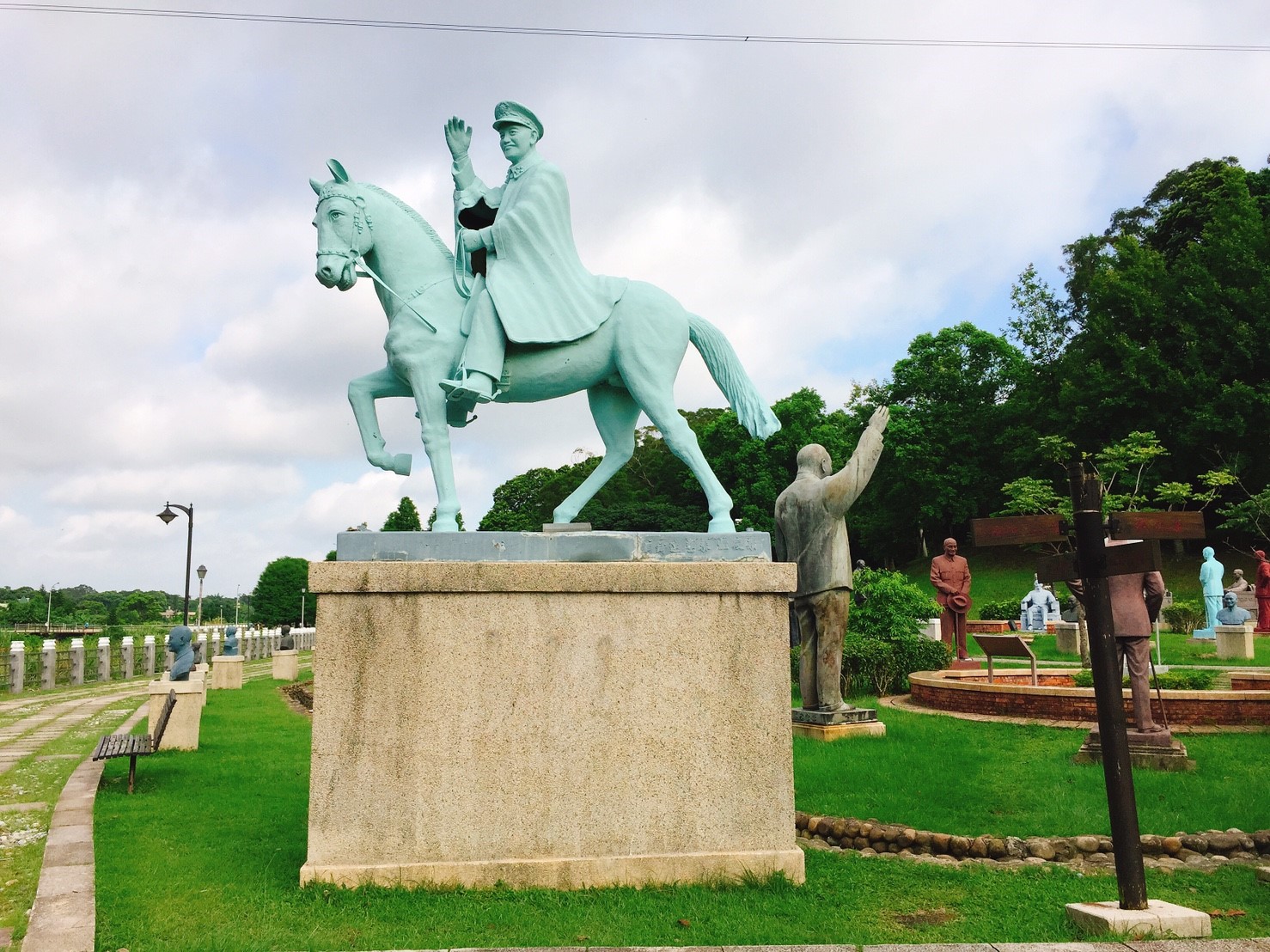 【桃園】兩蔣慈湖文化園區 碧草如茵涼風吹徐 適合當作中繼站休息片刻