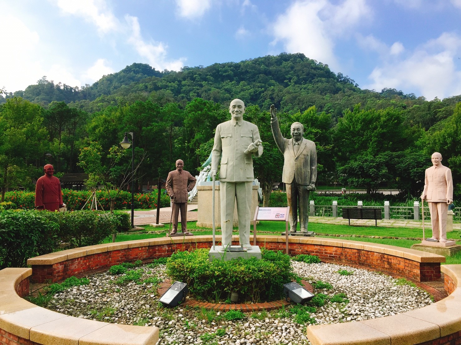 【桃園】兩蔣慈湖文化園區 碧草如茵涼風吹徐 適合當作中繼站休息片刻