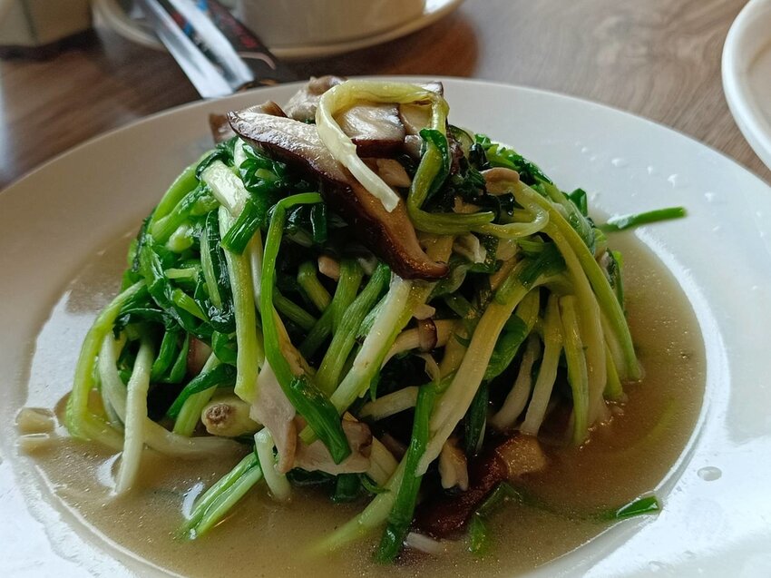 【新北.烏來】于烤魚家常創意料理。于冠華現場隨意駐唱。寵物友善+烤魚+魚子醬法式麵包+于家豆腐