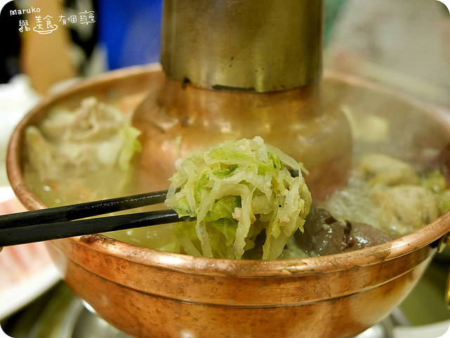【暖呼呼火鍋】東北軒來自東北特色家鄉菜與酸菜白肉鍋享受大口吃肉的一餐。台北中山區