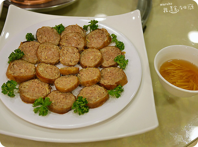 【暖呼呼火鍋】東北軒來自東北特色家鄉菜與酸菜白肉鍋享受大口吃肉的一餐。台北中山區