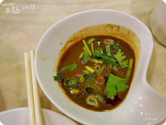 【暖呼呼火鍋】東北軒來自東北特色家鄉菜與酸菜白肉鍋享受大口吃肉的一餐。台北中山區