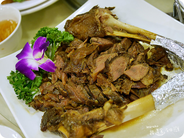 【暖呼呼火鍋】東北軒來自東北特色家鄉菜與酸菜白肉鍋享受大口吃肉的一餐。台北中山區
