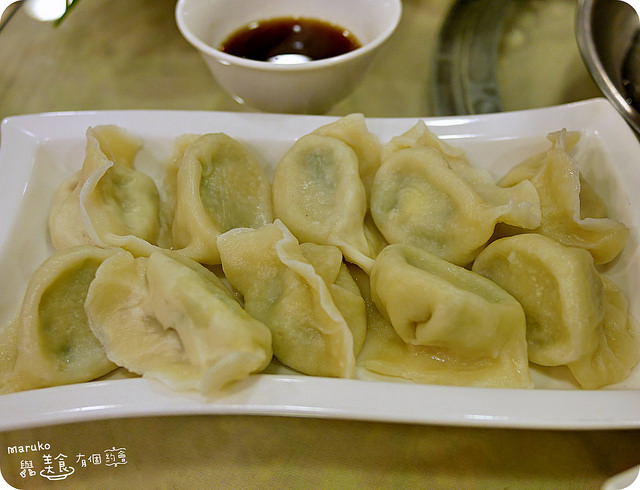 【暖呼呼火鍋】東北軒來自東北特色家鄉菜與酸菜白肉鍋享受大口吃肉的一餐。台北中山區