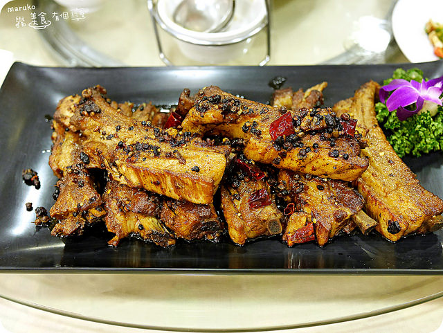 【暖呼呼火鍋】東北軒來自東北特色家鄉菜與酸菜白肉鍋享受大口吃肉的一餐。台北中山區