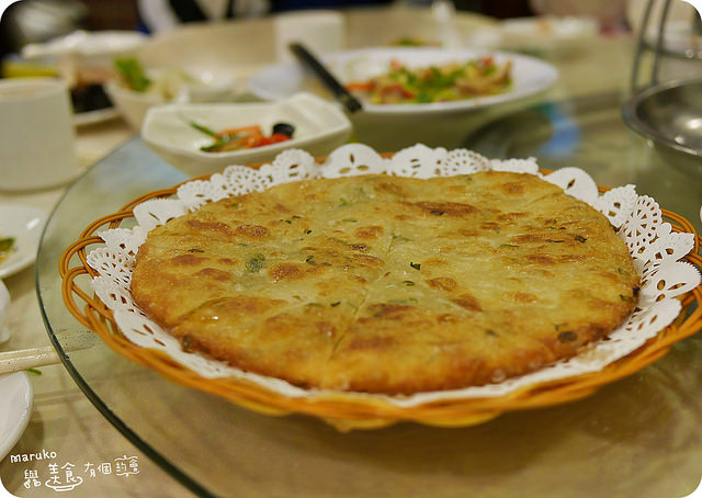 【暖呼呼火鍋】東北軒來自東北特色家鄉菜與酸菜白肉鍋享受大口吃肉的一餐。台北中山區