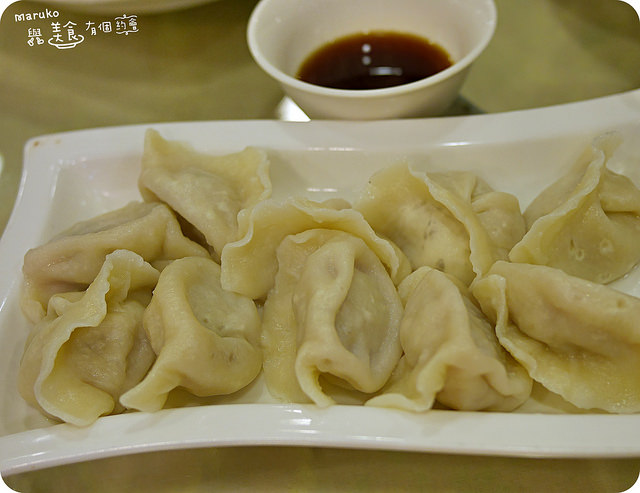 【暖呼呼火鍋】東北軒來自東北特色家鄉菜與酸菜白肉鍋享受大口吃肉的一餐。台北中山區