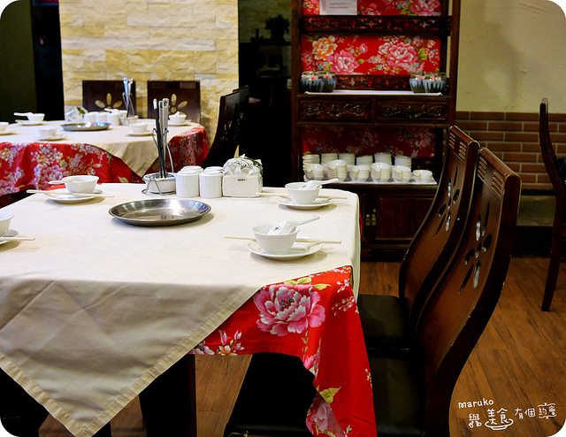 【暖呼呼火鍋】東北軒來自東北特色家鄉菜與酸菜白肉鍋享受大口吃肉的一餐。台北中山區