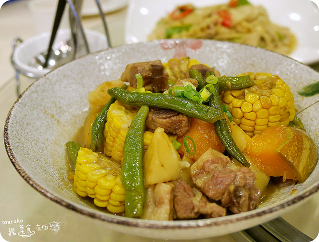 【暖呼呼火鍋】東北軒來自東北特色家鄉菜與酸菜白肉鍋享受大口吃肉的一餐。台北中山區