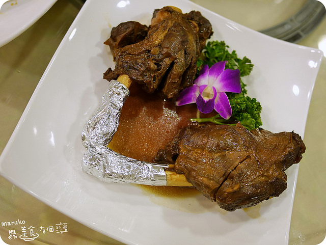 【暖呼呼火鍋】東北軒來自東北特色家鄉菜與酸菜白肉鍋享受大口吃肉的一餐。台北中山區