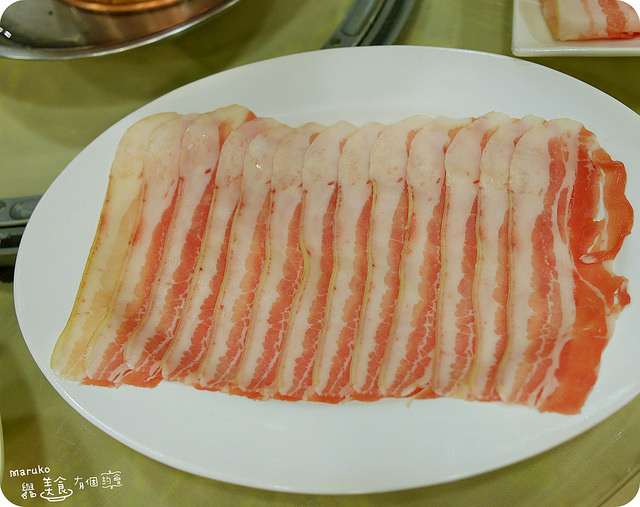 【暖呼呼火鍋】東北軒來自東北特色家鄉菜與酸菜白肉鍋享受大口吃肉的一餐。台北中山區