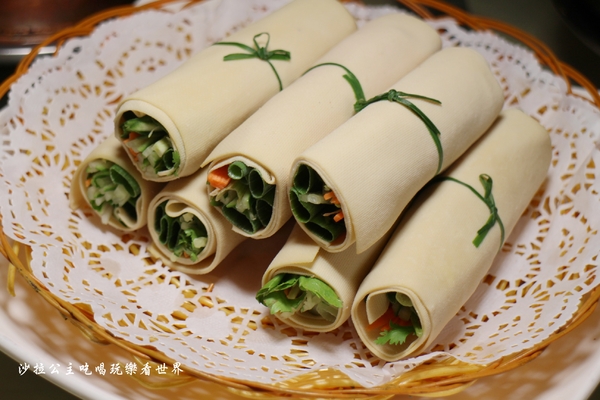 東北軒酸菜白肉鍋：中山區正宗哈爾濱東北菜『東北軒酸菜白肉鍋』圍爐/火鍋/殺豬菜/捷運松江南京站