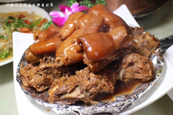 東北軒酸菜白肉鍋：中山區正宗哈爾濱東北菜『東北軒酸菜白肉鍋』圍爐/火鍋/殺豬菜/捷運松江南京站