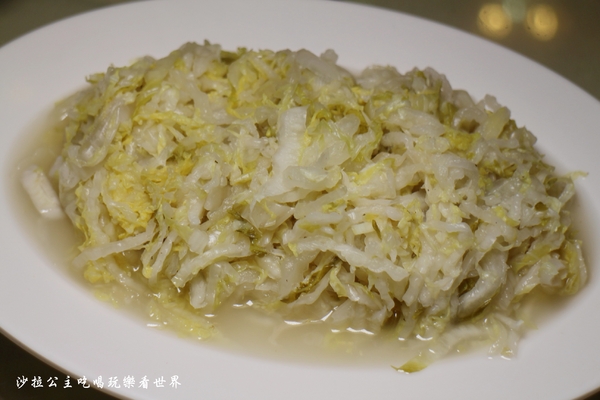 東北軒酸菜白肉鍋：中山區正宗哈爾濱東北菜『東北軒酸菜白肉鍋』圍爐/火鍋/殺豬菜/捷運松江南京站