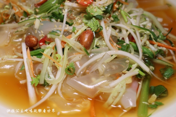 東北軒酸菜白肉鍋：中山區正宗哈爾濱東北菜『東北軒酸菜白肉鍋』圍爐/火鍋/殺豬菜/捷運松江南京站