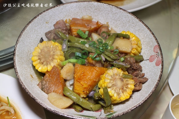 東北軒酸菜白肉鍋：中山區正宗哈爾濱東北菜『東北軒酸菜白肉鍋』圍爐/火鍋/殺豬菜/捷運松江南京站