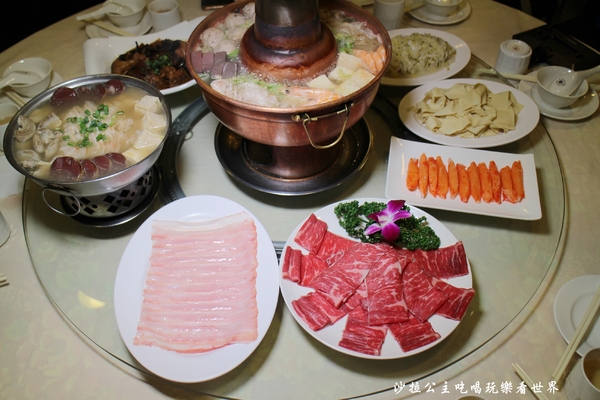 東北軒酸菜白肉鍋：中山區正宗哈爾濱東北菜『東北軒酸菜白肉鍋』圍爐/火鍋/殺豬菜/捷運松江南京站