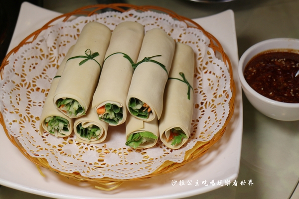 東北軒酸菜白肉鍋：中山區正宗哈爾濱東北菜『東北軒酸菜白肉鍋』圍爐/火鍋/殺豬菜/捷運松江南京站