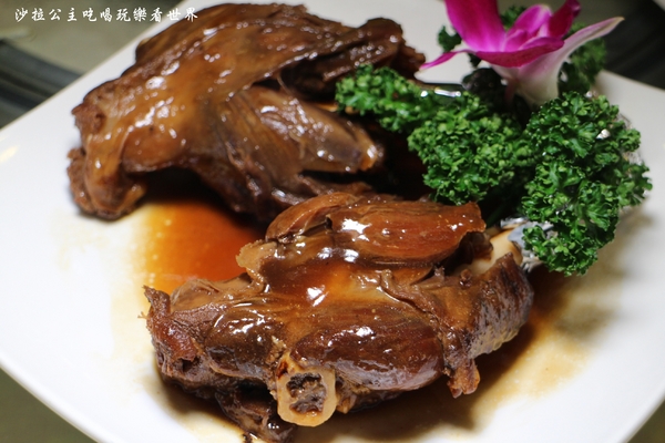 東北軒酸菜白肉鍋：中山區正宗哈爾濱東北菜『東北軒酸菜白肉鍋』圍爐/火鍋/殺豬菜/捷運松江南京站