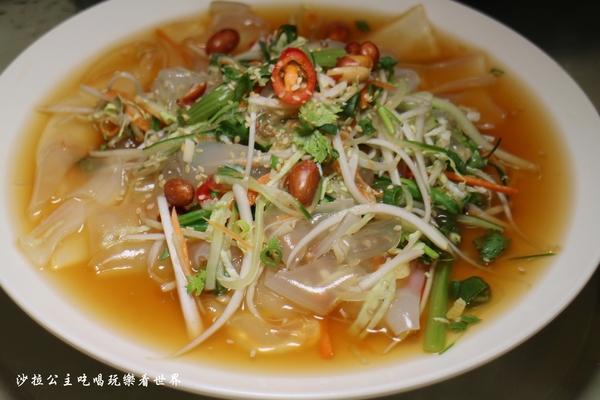 東北軒酸菜白肉鍋：中山區正宗哈爾濱東北菜『東北軒酸菜白肉鍋』圍爐/火鍋/殺豬菜/捷運松江南京站