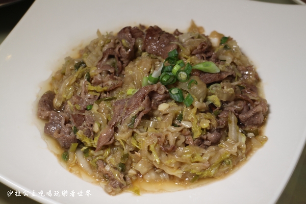 東北軒酸菜白肉鍋：中山區正宗哈爾濱東北菜『東北軒酸菜白肉鍋』圍爐/火鍋/殺豬菜/捷運松江南京站