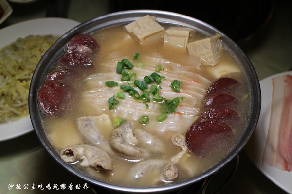 東北軒酸菜白肉鍋：中山區正宗哈爾濱東北菜『東北軒酸菜白肉鍋』圍爐/火鍋/殺豬菜/捷運松江南京站