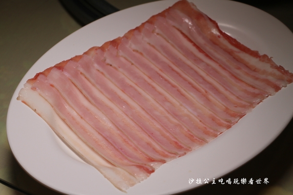 東北軒酸菜白肉鍋：中山區正宗哈爾濱東北菜『東北軒酸菜白肉鍋』圍爐/火鍋/殺豬菜/捷運松江南京站