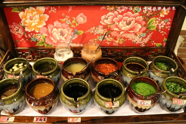 東北軒酸菜白肉鍋：中山區正宗哈爾濱東北菜『東北軒酸菜白肉鍋』圍爐/火鍋/殺豬菜/捷運松江南京站