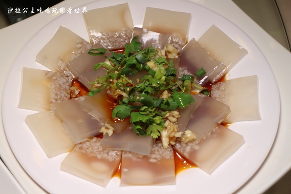 東北軒酸菜白肉鍋：中山區正宗哈爾濱東北菜『東北軒酸菜白肉鍋』圍爐/火鍋/殺豬菜/捷運松江南京站