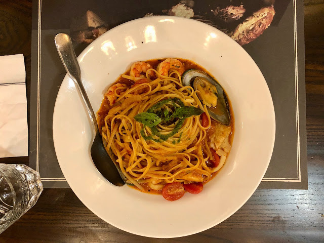 【食記】台北信義區 PAUL 法式麵包餐廳, 甜點不錯鹹食普普