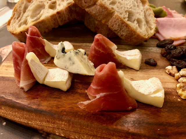 【食記】台北信義區 PAUL 法式麵包餐廳, 甜點不錯鹹食普普