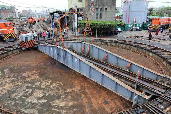 彰化扇形車站:【彰化市景點】扇形車庫~彰化僅存全台唯一,360度超大轉向盤的調度,火車迷必追景點