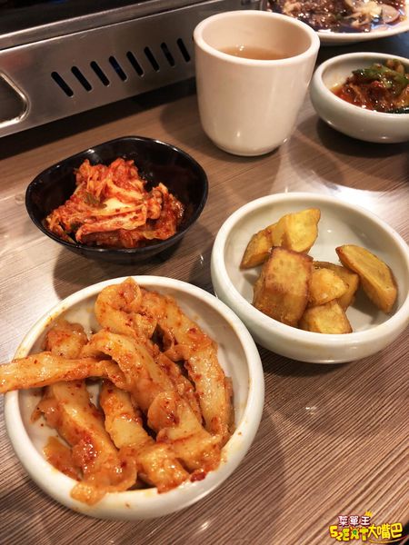 【朝鮮味韓國料理菜單價位大公開】超人氣韓國料理小菜免費吃到飽～南投市必吃美食小吃餐廳推薦！招牌菜銅盤烤肉、辣炒年糕、海陸部隊鍋。