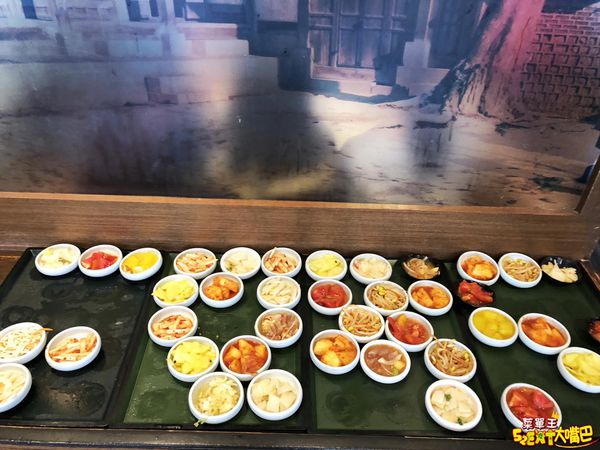 【朝鮮味韓國料理菜單價位大公開】超人氣韓國料理小菜免費吃到飽～南投市必吃美食小吃餐廳推薦！招牌菜銅盤烤肉、辣炒年糕、海陸部隊鍋。