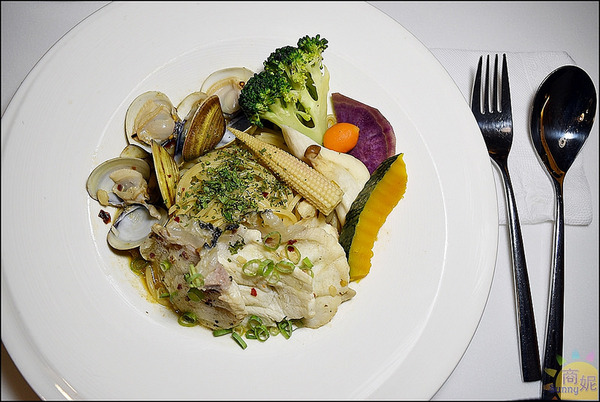 Ping 18： 台中藍帶主廚日法餐廳。Ping 18品十八新日法輕食。冬季新推出鍋物套餐、豪華雙人套餐、商業午餐更超值@sunny吃喝遊樂