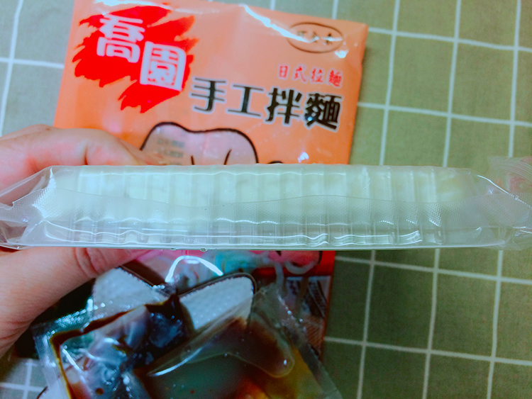 喬園手工大水餃,我不是他媽媽,冠軍水餃,芋頭水餃,中華路美食,西門町美食,宅配美食,宅配水餃.台北冷凍水餃,乾拌麵,快煮麵,眷村美食,眷村菜