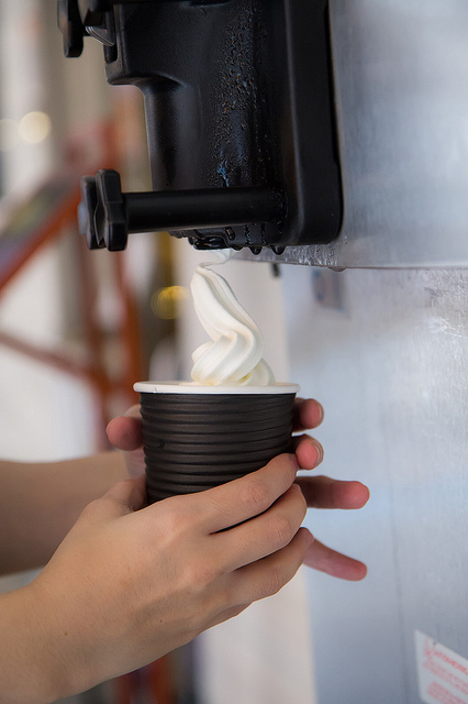 ╠台北後站美食╣大推義大利特濃冰淇淋 加鹽的冰喔!蜂巢旅店-Bee cafe