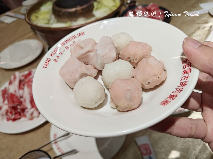 台北唐宮蒙古烤肉!行天宮捷運旁老字號吃到飽,酸菜白肉鍋必吃。