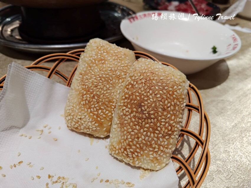 台北唐宮蒙古烤肉!行天宮捷運旁老字號吃到飽,酸菜白肉鍋必吃。