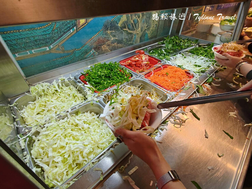 台北唐宮蒙古烤肉!行天宮捷運旁老字號吃到飽,酸菜白肉鍋必吃。