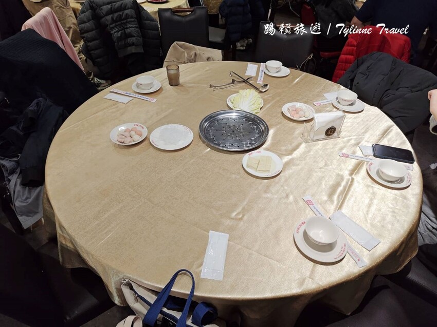 台北唐宮蒙古烤肉!行天宮捷運旁老字號吃到飽,酸菜白肉鍋必吃。