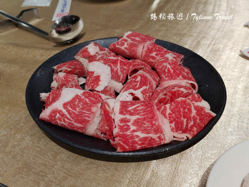 台北唐宮蒙古烤肉!行天宮捷運旁老字號吃到飽,酸菜白肉鍋必吃。