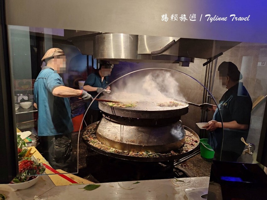 台北唐宮蒙古烤肉!行天宮捷運旁老字號吃到飽,酸菜白肉鍋必吃。