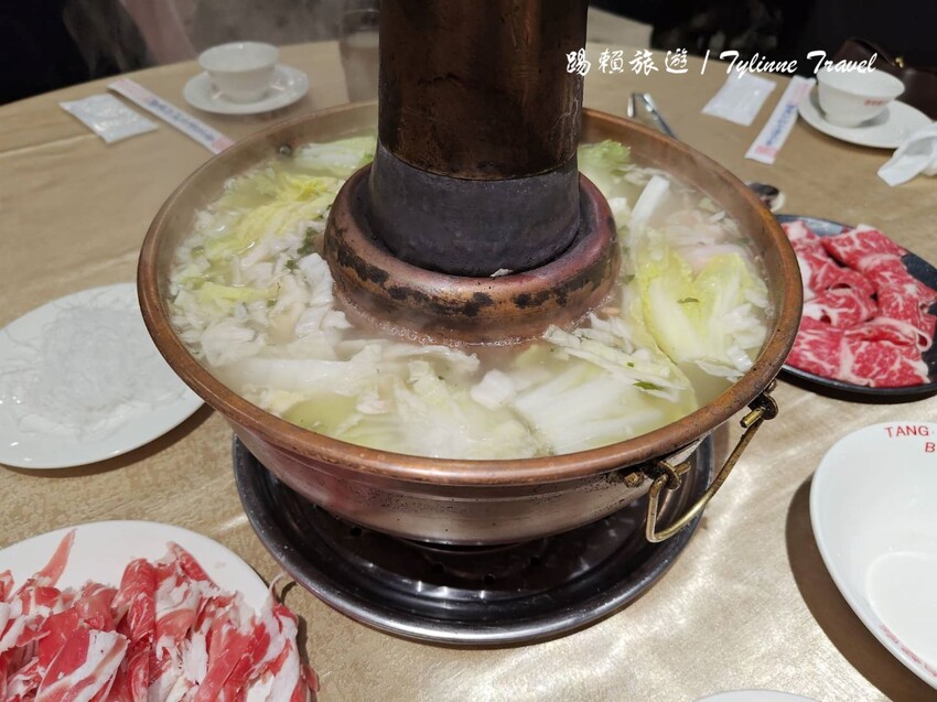 台北唐宮蒙古烤肉!行天宮捷運旁老字號吃到飽,酸菜白肉鍋必吃。