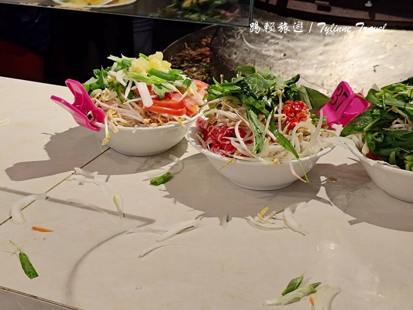 台北唐宮蒙古烤肉!行天宮捷運旁老字號吃到飽,酸菜白肉鍋必吃。