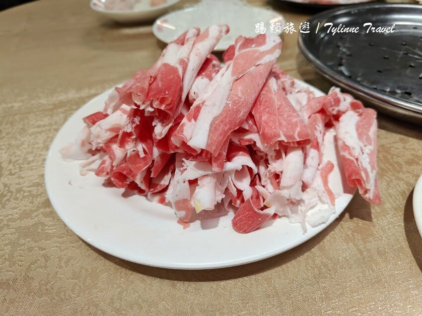 台北唐宮蒙古烤肉!行天宮捷運旁老字號吃到飽,酸菜白肉鍋必吃。